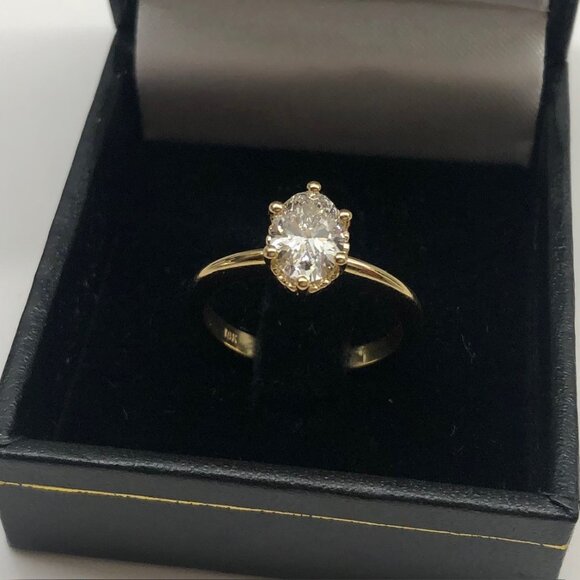 18K Oval LG Diamond Ring - Picture 1 of 3